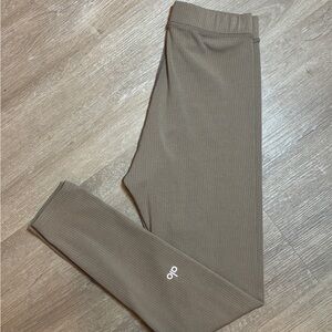ALO Yoga Ribbed Leggings in Taupe